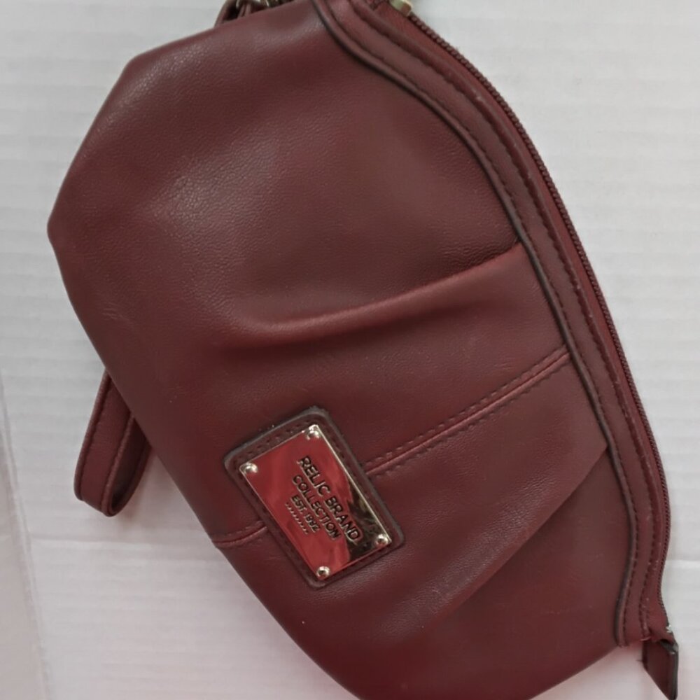 Relic Clutch / Wristlet Burgundy / Red brown coloring
